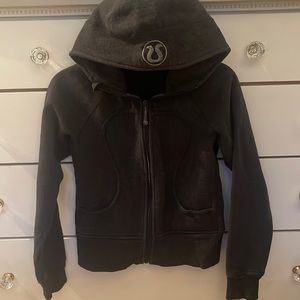 Lululemon women’s size 6 heavy zip up hoodie. fleece inside. Dark grey color.